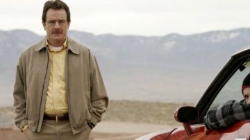 The jacket's beige Walter White (Bryan Cranston) in Breaking Bad (S01E03)