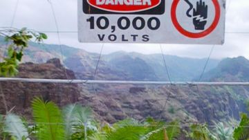 Le panneau "Danger 10,000 Volts" dans Jurassic Park