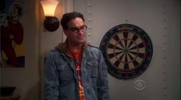 El diana del dardo de Sheldon Cooper (Jim Parsons) y Leonard Hofstadter (Johnny Galecki) en The Big Bang Theory S04E03