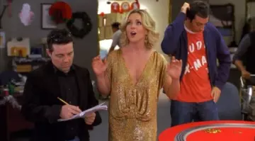 The t-shirt Ludachristmas Josh Girard (Lonny Ross) in 30 Rock (S02E09)