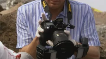 L'appareil photo Nikon 2X de Dexter Morgan (Michael C. Hall) dans Dexter S01E01