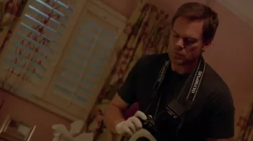 L'appareil photo Olympus de Dexter Morgan (Michael C. Hall) dans Dexter