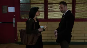 Le grand sac à main en cuir marron du Dr. Joan Watson (Lucy Liu) dans Elementary (S02E17)