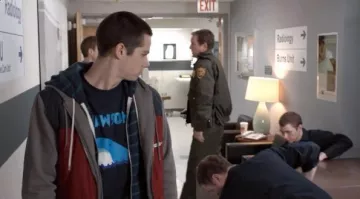 The t-shirt Jawsome Stiles Stilinski (Dylan O'brien) in Teen Wolf (S02E01)