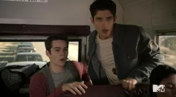 The jacket grey RVCA Scott McCall (Tyler Posey) on Teen Wolf S03E05