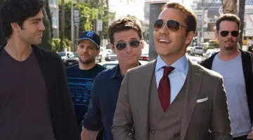The blue shirt of Ari Gold in Entourage