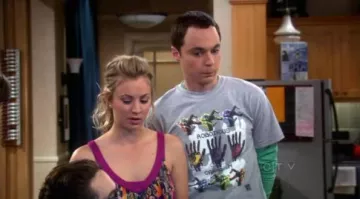 Le t-shirt "Roboticus Carpalium" de Sheldon Cooper (Jim Parsons) dans The Big Bang Theory S02E18