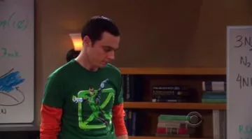 Le t-shirt "Flying Green Lantern" de Sheldon Cooper (Jim Parsons) dans The Big Bang Theory S03E22
