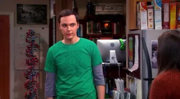 The t-shirt "Meta Green Lantern" by Sheldon Cooper (Jim Parsons) in The Big Bang Theory S06E07