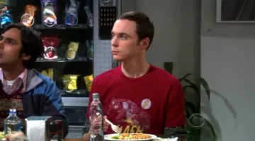 La camiseta "Crimson Comet Flash" de Sheldon Cooper (Jim Parsons) dans The Big Bang Theory (S04E07)