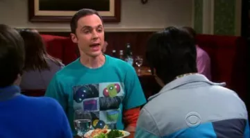 La camiseta "Atmospheric CO2" de Sheldon Cooper (Jim Parsons) dans The Big Bang Theory (S04E04)