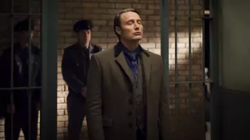 Le manteau de Hannibal Lecter (Mads Mikkelsen) dans Hannibal S01E12