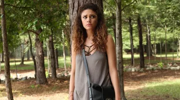 Le soutien-gorge de Zed Martin dans Constantine