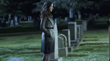 Le manteau Diane Von Furstenberg de Victoria Grayson dans Revenge