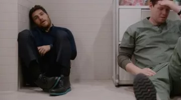 Les chaussures à semelles bleues de Peter Prentice dans Mindy Project