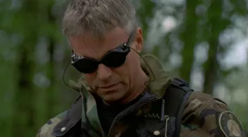 Gafas de sol Vuarnet de Jack O'Neill (Richard Dean Anderson) en Stargate SG1 S04E08