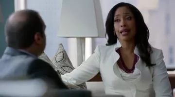 Red collar of Jessica Pearson in Suits