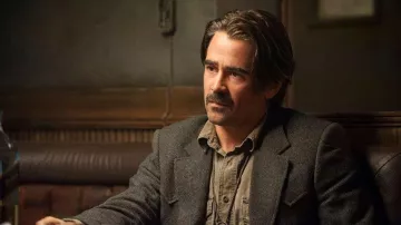The tweed jacket of Ray Velcoro (Colin Farrell) in " True Detective S02E01