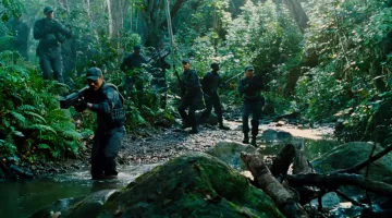 Le pantalon militaire de Katashi Hamada (Brian Tee) dans Jurassic World