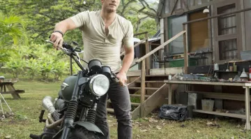 La moto Triumph de Owen Grady (Chris Pratt) dans Jurassic World
