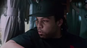 La gorra negra de Los Angeles Dodgers usada por Ice Cube (O'Shea Jackson Jr.) en la película N.W.A: Straight Outta Compton