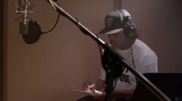 La gorra de Los Angeles Raiders usada por Ice Cube (O'Shea Jackson Jr.) en la película N.W.A.: Straight Outta Compton