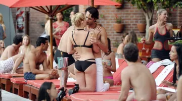 Le Bikini Herve Leger de Margot Robbie dans Diversion
