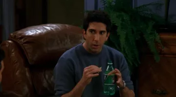 La bouteille de 7up de Ross Geller (David Schwimmer) dans Friends (Saison 6 Épisode 7)