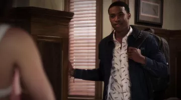 Camisa de plumas de Clark en PLL