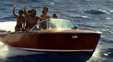 Le bateau Riva dans L'aventure c'est l'aventure