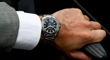 The Omega watch Seamaster Planet Ocean James Bond (Daniel Craig) in Skyfall