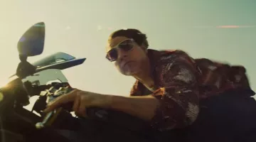 Sunglasses L. G. R. Comoros Ethan Hunt (Tom Cruise) in Mission : Impossible - Rogue Nation