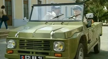 La Méhari de Louis de Funès en Le Gendarme et les Gendarmettes