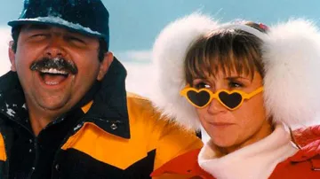 Les lunettes jaunes en cœur de Gigi / Gisèle André (Marie-Anne Chazel) dans Les Bronzés font du ski