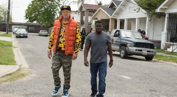 Le sweatshirt jaune et noir leopard Truk­fit de James King (Will Ferrell) dans Get Hard