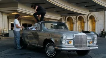 The Mercedes-Benz 1969 Sedan de Doug Billings (Justin Bartha) in Very Bad Trip