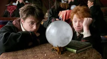 El baile de adivinación de la profesora Sibylle Trelawney (Emma Thompson) en Harry Potter y el prisionero de Azkaban