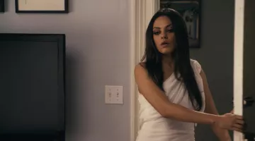 El vestido de Alice + Olivia de Mila Kunis en Ted