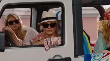 Le chapeau Eugenia Kim de Carly Whitten (Cameron Diaz) dans Triple alliance
