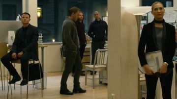 Les chaises Emeco Navy de la rédaction dans Millénium : Les Hommes qui n'aimaient pas les femmes