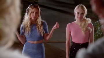 Falda azul #3 de Chanel (Billie Lourd) en Scream Queens.