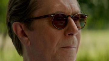 Sunglasses Ray-Ban of Nicholas Wyatt (Gary Oldman) in Paranoia