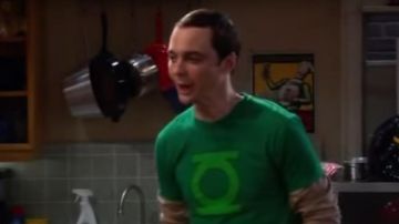 The T-shirt Green Lantern worn by Sheldon Cooper in Big Bang Theory