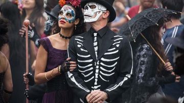 The smoking skeleton of James Bond (Daniel Craig) in Spectrum