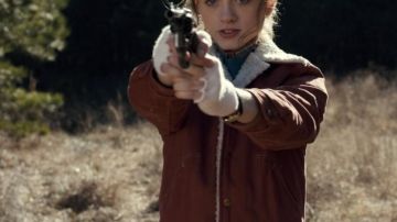 Red jacket Nancy Wheeler (Natalia Dyer) in STRANGER THINGS