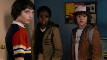 Polo a rayas de Mike Wheeler (Finn Wolfhard) en Stranger Things S01E02