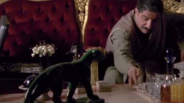 La panthère de Jade sur la table du colonel Amanullah dans Kaboul Kitchen