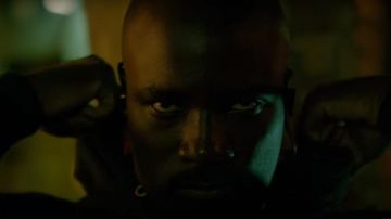 Earphones beats Luke Cage (Mike Colter) in Luke Cage