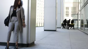 Les chaussures à talons Bettye Muller portées par Alex Parrish (Priyanka Chopra) dans la série Quantico (Saison 2 Episode 1)