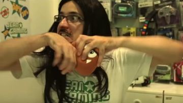 Plush Goomba Nintendo Benzaie (Benjamin Daniel) in Hard Corner : le film